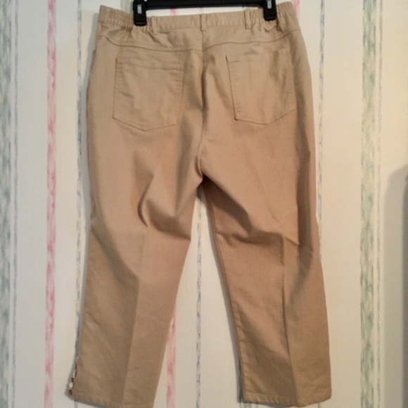 RUBY RD. Crop Pants/Capris - Picture 6 of 7